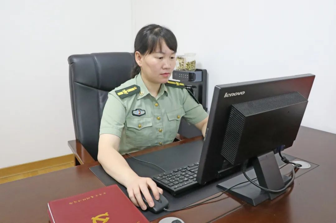 曹妮珍.jpg