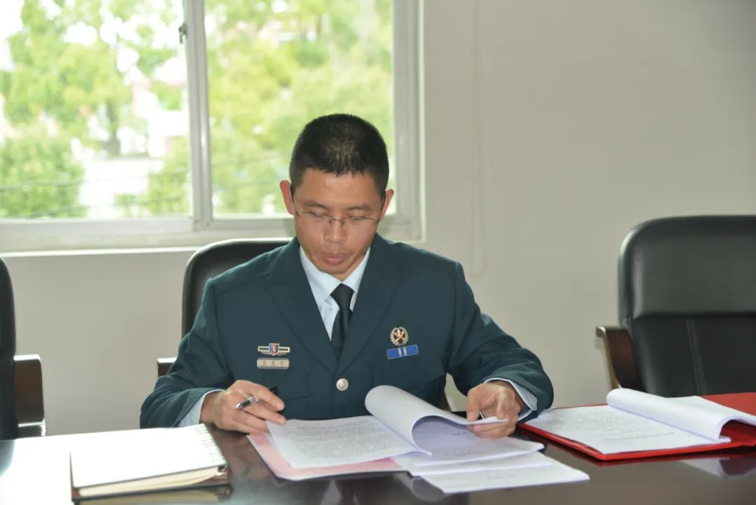 黄盛湖.jpg