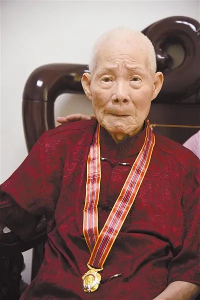 赖耀辉.jpg