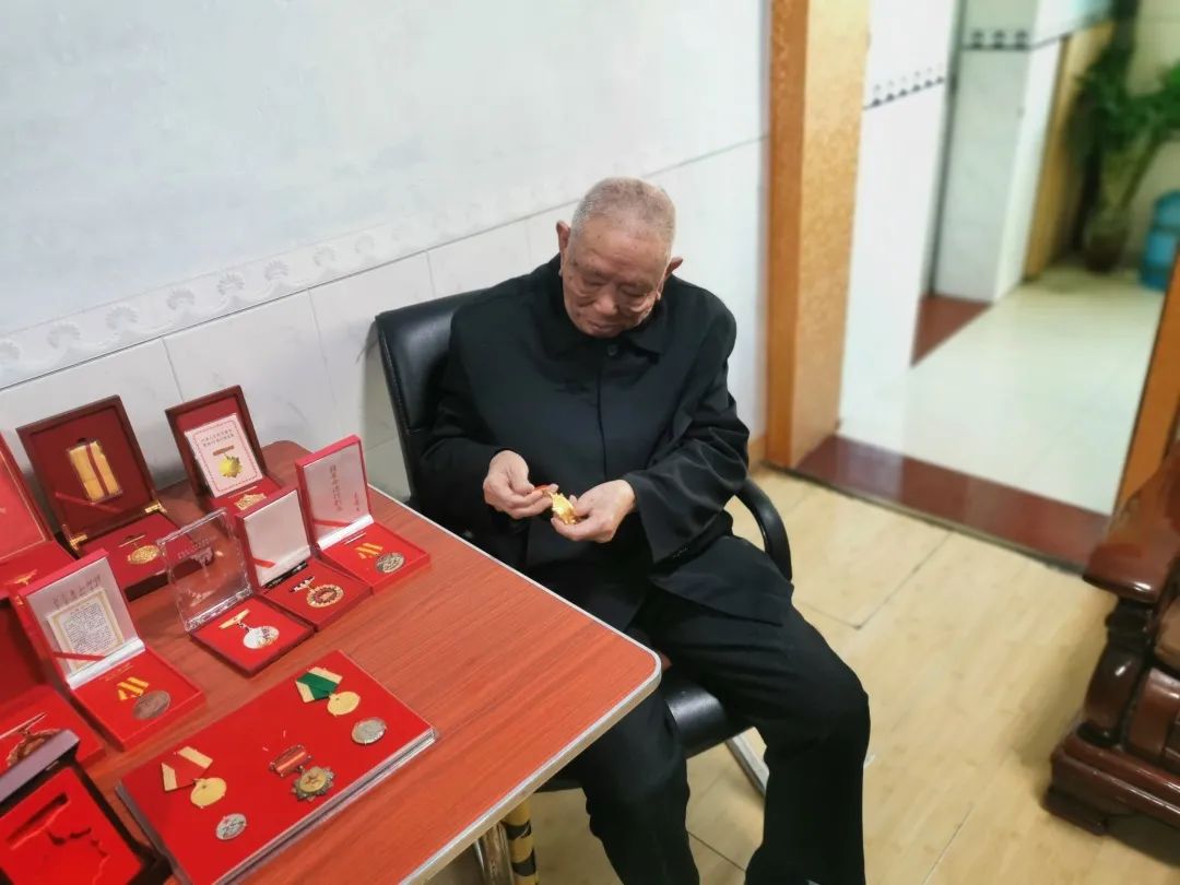 邓炳顺.jpg